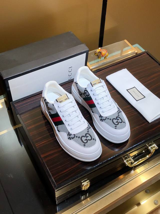 商品名称：Gucci 古驰 正规码数: 38-44 休闲鞋 商品材料：精选 牛皮鞋面，柔软羊皮内里；原厂大底。